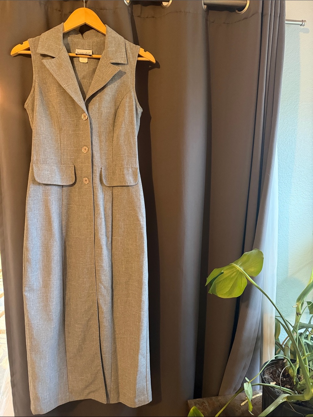 Women’s Tailored Gray Sleeveless Long Vest